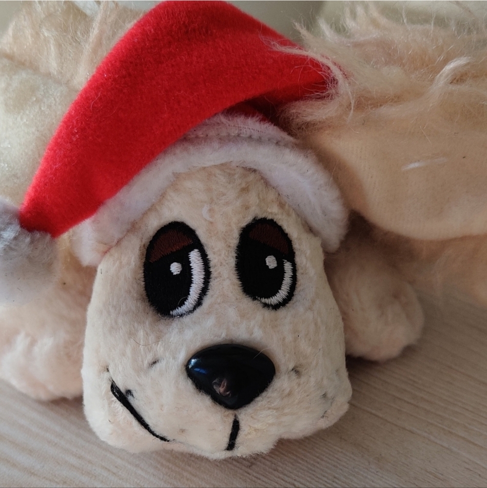Mattel Pound Puppies 2005 Plush Ornament Special Edition Puppy with Santa Hat
